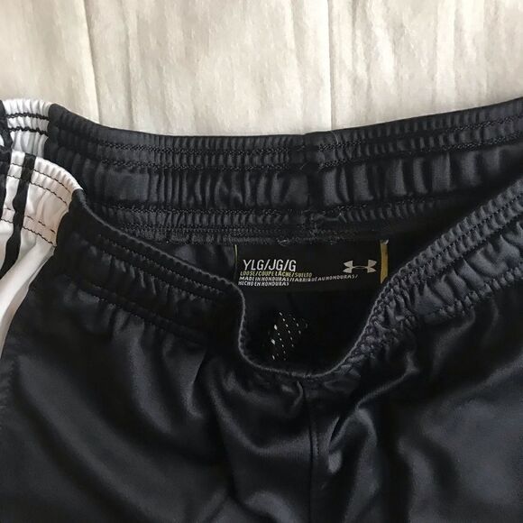 Under Armour boys athletic shorts size YLG - Picture 2 of 2